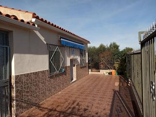 Casa en Calle colón zen 8. Casa de campo en la matanza