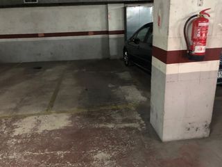 Rent Car parking in Passeig llorenç serra, 67. Plaza coche mediano/grande