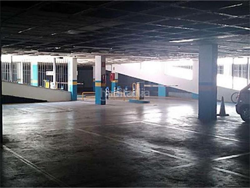 Foto b67a87fa-8b97-4941-8863-ae40f18b3b47. Aparcament cotxe a calle paco gandía 13 a San Pablo Sevilla