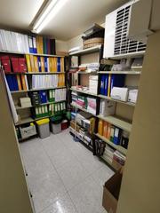 Rent Office space in Madrid kalea 66. Oficina muy completa