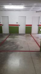 Alquiler Parking coche en Carrer vilafranca, 15. Plaza de garaje fácil de aparcar.