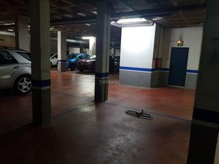 Parking voiture à Carrer de miquel martí i pol 5. Plaça de pàrquing gran a zona universitària