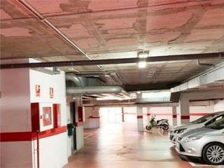 Parking voiture à Calle de la cruz 73. Manantiales - estación de autobuses / camino a vil