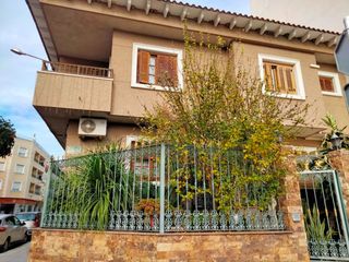 Chalet  Calle azorin, 1. Chalet independiente en el centro con jardin
