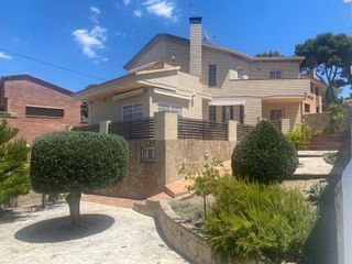 Affitto Chalet in Carrer montsia, 24. Villa katerina