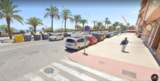 Lloguer Local Comercial a Avenida mediterráneo 133. Se traspasa local en la mejor zona de puerto.