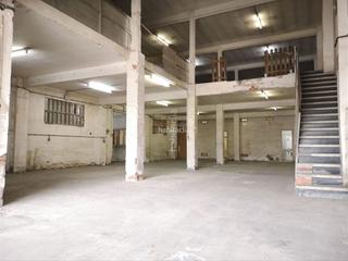 Bâtiment à usage industriel à Carrer de santander 71h. Nave de 940m2 en 2 plantas iguales bien ubicada