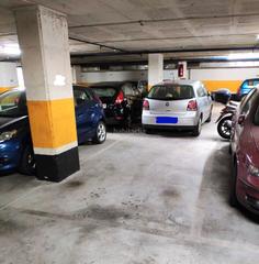 Aparcament cotxe a Carrer de la segarra 14. Venta garaje coche grande