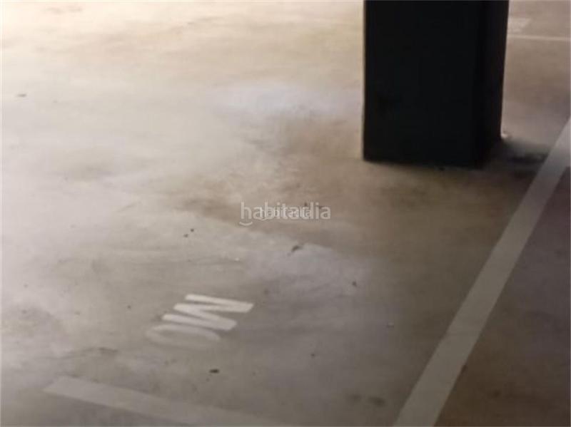 Foto f6c77ce2-e3d9-4170-80f8-a422bf1207a8. Lloguer aparcament cotxe a carrer del progrés 217 a Badalona