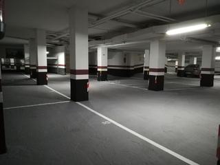 Miete Autoparkplatz in Calle república argentina 5. Parcela para coche pequeño en el centro de castro