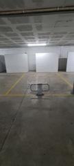 Miete Autoparkplatz in Carrer del riu freser 30. Parquin amplio y trastero abierto