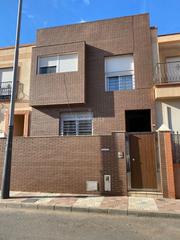 Tríplex a Calle abraham olano 9. Triplex muy cerca de la playa