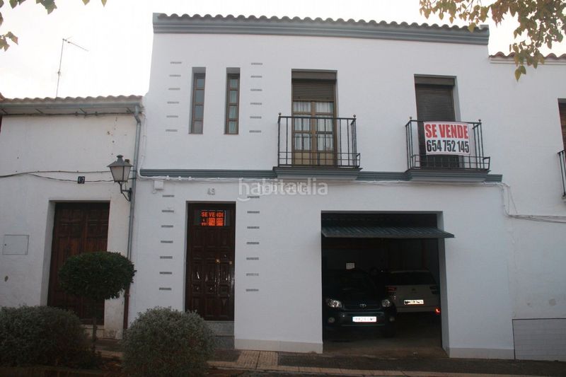 Foto 710d426f-9664-41c1-b604-a5537db91ab1. Casa adosada en calle larga 49 / calle larga en Azuaga