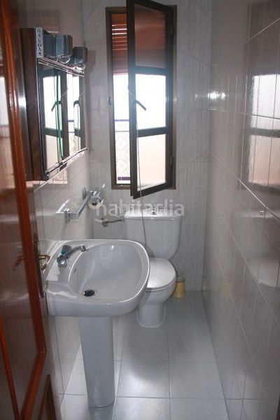 Foto b4207d18-e03d-4127-bb46-deb3b280f562. Casa adosada en calle larga 49 / calle larga en Azuaga