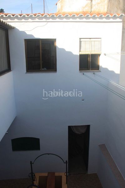 Foto d1e1675e-6fa7-4fb1-be4d-628d3ee049d3. Casa adosada en calle larga 49 / calle larga en Azuaga