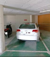 Aparcament cotxe a Carrer santa llogaia 21. Amplia plaza de parking en venta centro figueres