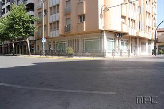 Lloguer Local Comercial a Corredera capuchinos 2. Gran local comercial situado centro de andujar