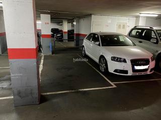 Aparcament cotxe a Carrer de quetzal 29. Parking coche mediano