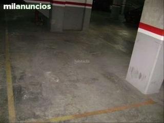 Parking voiture à Carrer de bellprat 33. Párking grande igualada poble-sec