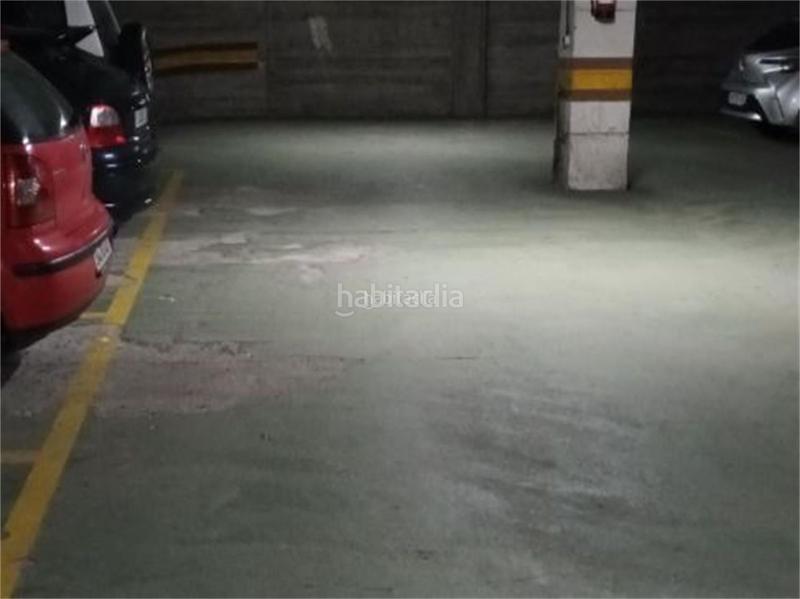 Foto 0a91f468-7a2f-4437-9d55-20f8664abf2d. Location parking voiture dans rúa zamora 70 dans O Castro Vigo