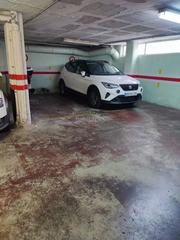 Location Parking voiture à Passatge dels garrofers 7. Alquiler parking cerca del hospital de sant pau