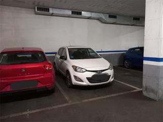 Parking voiture à Carrer de la maladeta 68. Porta / carrer de la maladeta