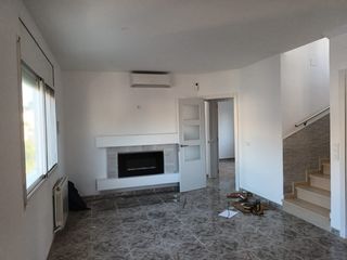 Affitto Casa in Carrer consell de cent, 17. Bonita casa con piscina privada en el vendrell