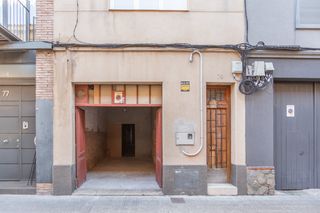 Casa en Carrer marques de cornella, 79. Casa a reformar con jardín, terraza y parquin