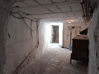 Casa aparellada a Calle cristo de la clemencia 6. Particular vende casa en jaén