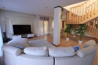 Casa en Calle el califa 16. Venta de una casa preciosa en nueva andalucía