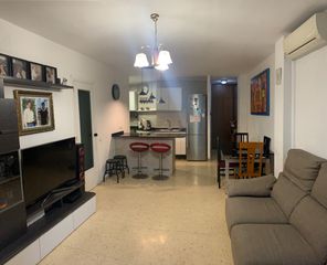 Piso en Carrer mariscal cabanes, sn. Piso luminoso exterior con dos balcones y ascensor