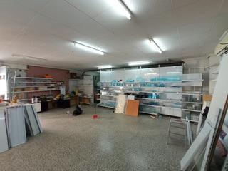 Local Comercial a Partida saladas 1040a. Local comercial con vado.