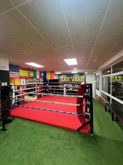 Other business in Emili grahit, 58. Traspaso gimnasio de boxeo