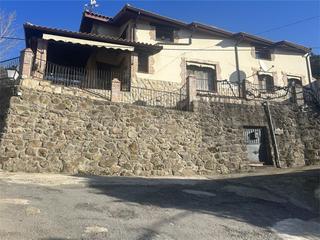 Maison à Calle fuente arriba 33. Poyales del hoyo / avenida de la constitución