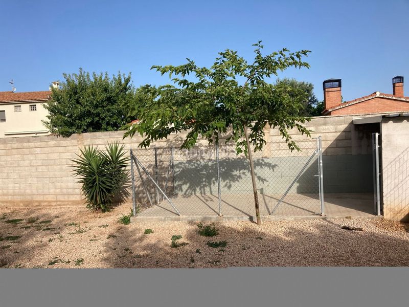 Foto c2a4d00d-9f19-483f-8629-9da13429b3c9. Terreny residencial a carrer bages 2 a Camarles