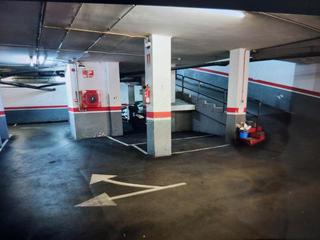 Miete Autoparkplatz in Carrer prat de la manta 32. Coche pequeño. zona granvía 2-plaza europa