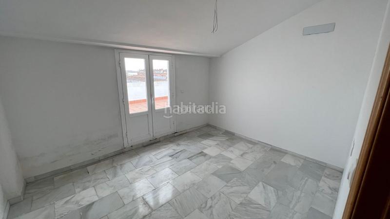 Foto c6a73660-b825-4c26-94e0-8ecbbb616f25. Zweistöckige wohnung in avenida cameranos 13 in Zafra