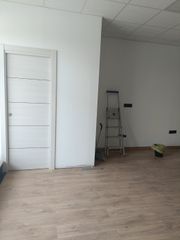 Alquiler Local Comercial en Avinguda joan oliver - pere quart, 20. Local diafano apto para oficina, local comercial