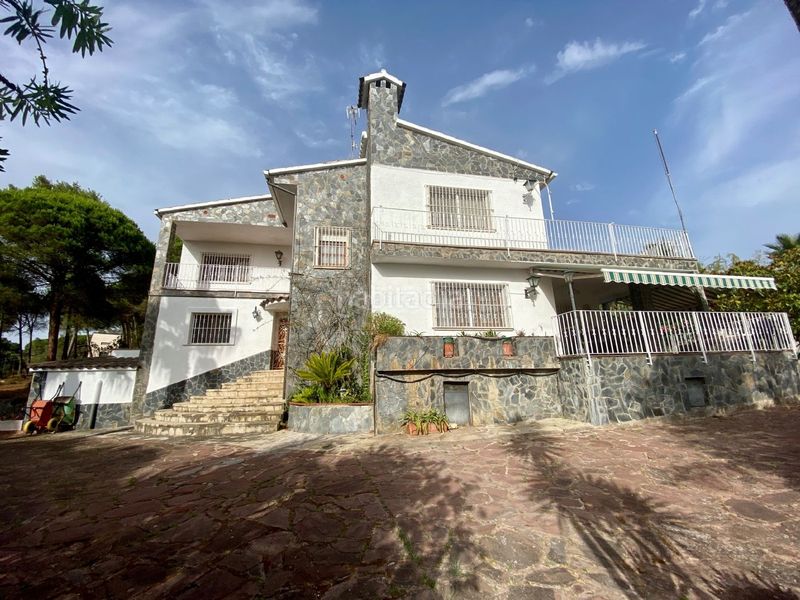 Foto 43d46a54-0100-4773-a01e-4861b499e94b. Masía en carrer roma maura 4 chalet muy bien conservado en terreno de 4000m2 en Lloret de Mar
