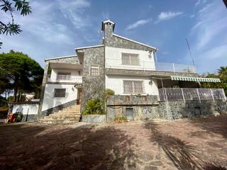 Masia a Carrer roma maura 4. Chalet  muy bien conservado en terreno de 4000m2