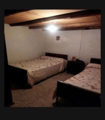 Rez-de-chaussée à Calle san hipólito 2. Casa familiar de pueblo