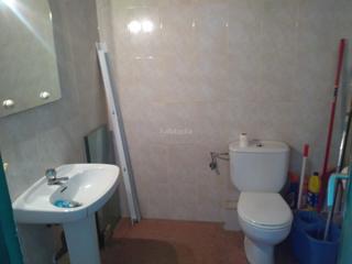 Local commercial à Carrer de núria 242. Local en buena zona comercial