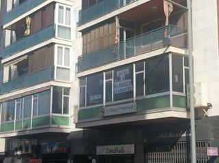 Lloguer Local Comercial a Avinguda alcalde porqueres 2. Muy luminoso, perfecto para peluquerias o similar