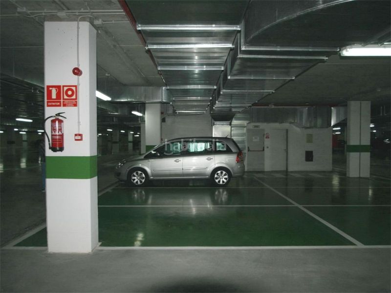 Foto fad1ba19-dfc1-4d91-be88-e70f98318aca. Rent car parking in rua enrique mariñas romero 12 in Coruña (A)