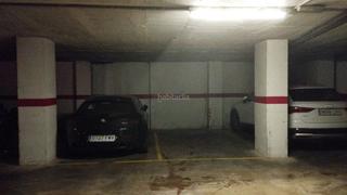 Aparcament cotxe a Plaça de sant joan 9. Parquing coche grande en el centro de lleida