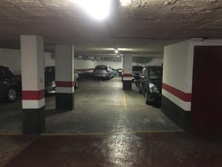 Alquiler Parking moto en Carrer de numància 54. Àmplia plaça d´aparcament per a moto.