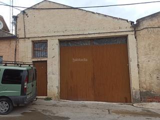Nau industrial a Calle fueros de aragón 32. Particular vende nave zona urbanizable