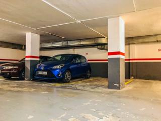 Location Parking voiture à Carrer de florència 3. Parquing para coche pequeño en planta de calle