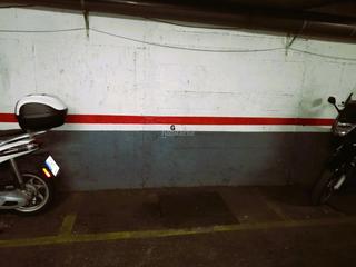 Lloguer Aparcament de moto a Carrer de joan güell 48. Parking moto gran