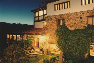 Casa a Acceso a tollo 13. Casa de labranza + hotel en picos de europa